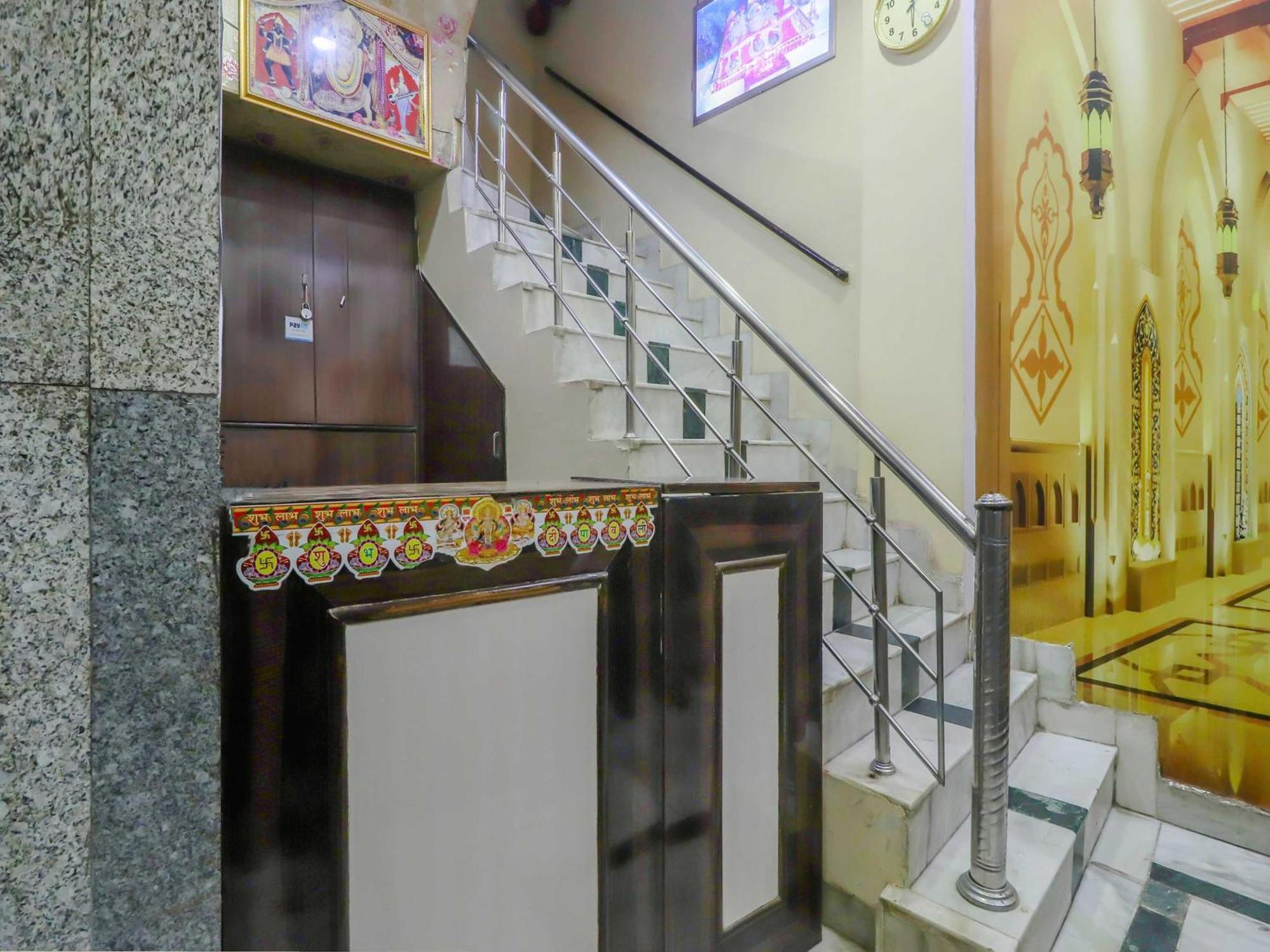 Oyo Flagship 81569 The Red Rose Inn New Delhi Extérieur photo